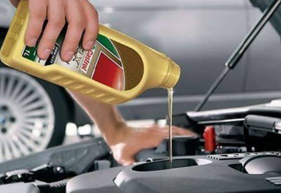 汽车机油一年更换一次可以吗?机油应该多久换一次,你怎么看?