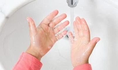 烘手机能让手变干净专家可能适得其反,教你正确擦干手的方法
