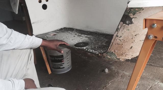 男子从垃圾场中捡回一个浴缸,一番改造后看见了都想拥有它!